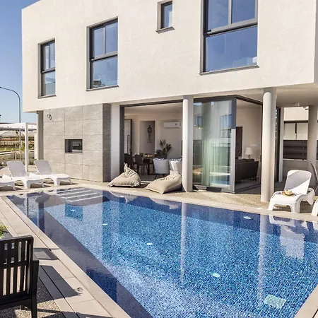 Hestia Seaside B6 וילה